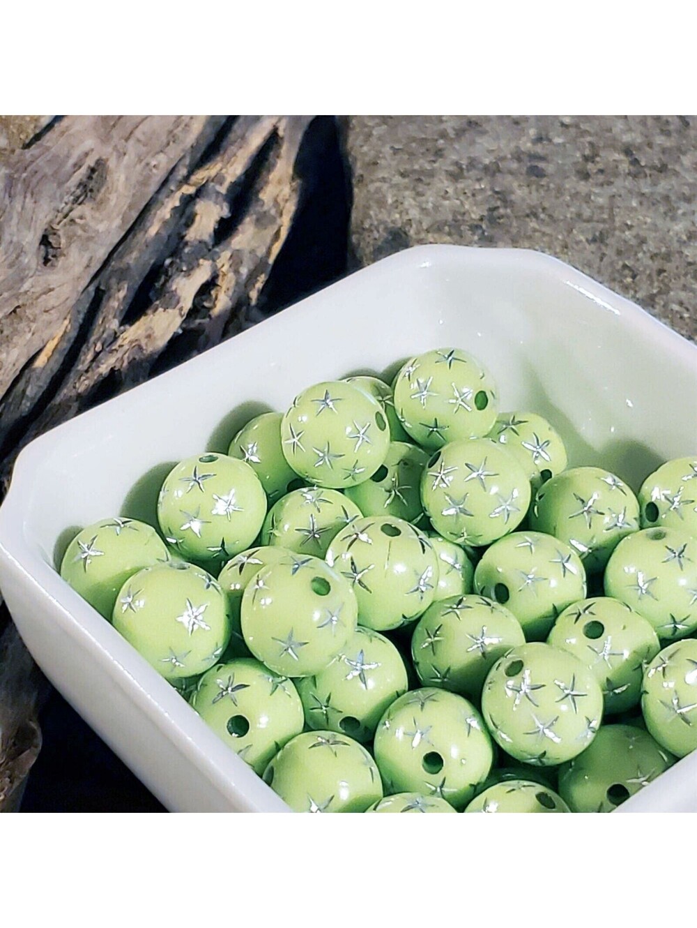 10 Vintage Retro Lime Green Silver Stars 12mm Round Acrylic Shabby Beads - Picture 2 of 7
